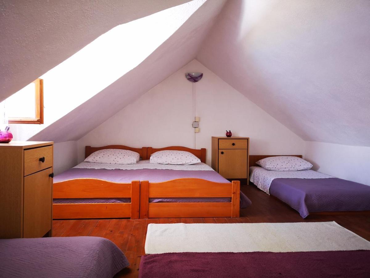 Vacation House, Parking Included, Lovrecina Postira Exteriör bild