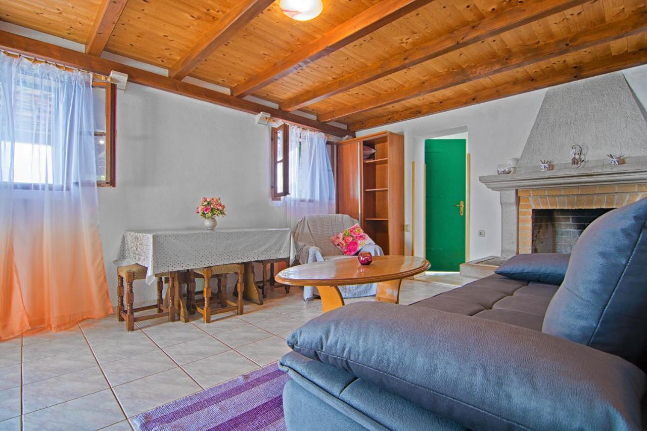 Vacation House, Parking Included, Lovrecina Postira Exteriör bild