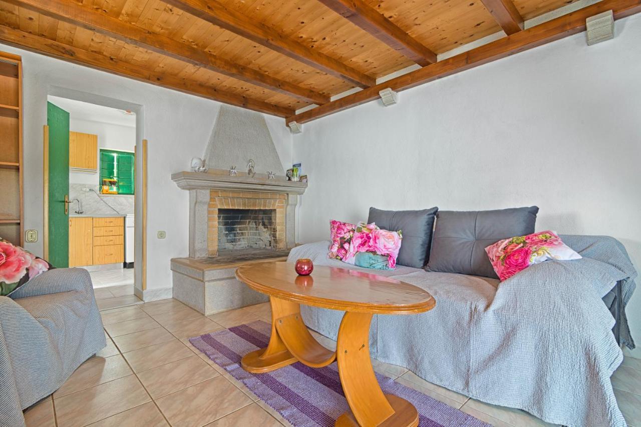 Vacation House, Parking Included, Lovrecina Postira Exteriör bild